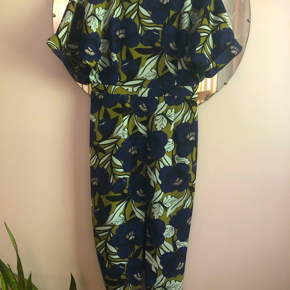 ASOS size 8 midi length dress with sleeve